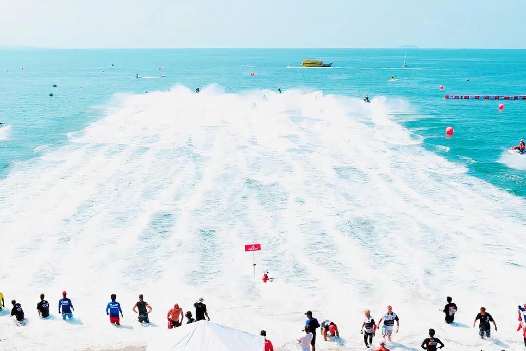 Sea View -high Floor 2 Bed Excellent Location Apartment Pattaya