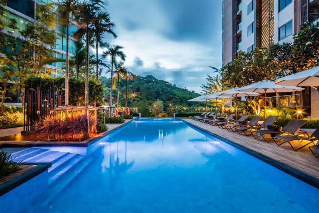 Sea View -high Floor 2 Bed Excellent Location Apartment *