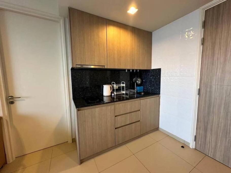 Sea View -high Floor 2 Bed Excellent Location * Pattaya