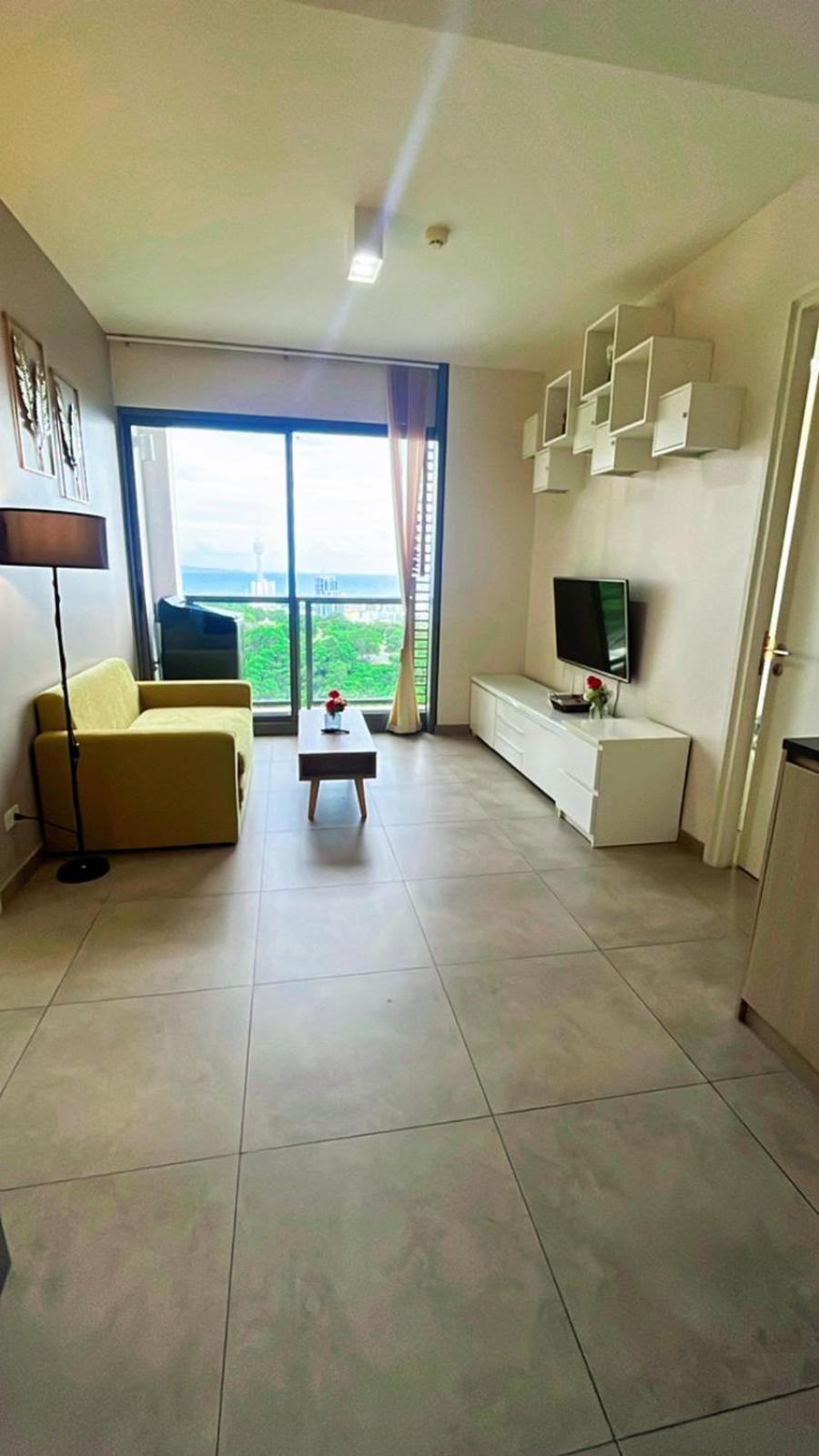 Sea View -high Floor 2 Bed Excellent Location Apartment *